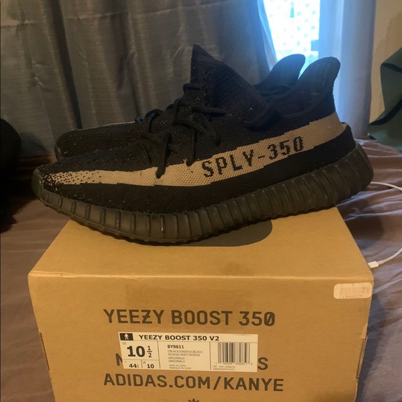 Yeezy Boost 350 V2 Green Stripe Size 10.5 main image 5
